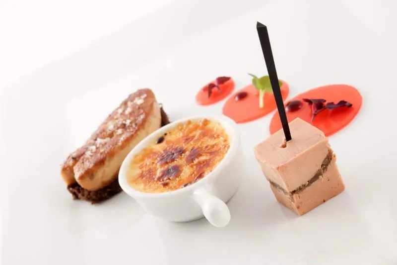 Déclinaison autour du foie gras : poêlé, crème brûlée et pressé